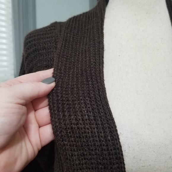 ✨ Maurices Plus Size Shark Hem Bite Shrug Sweater - Picture 4 of 6